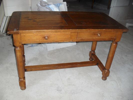 Bureau en châtaignier massif relooké à Istres